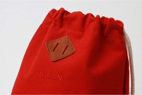 Modun vermelho detalhe logo